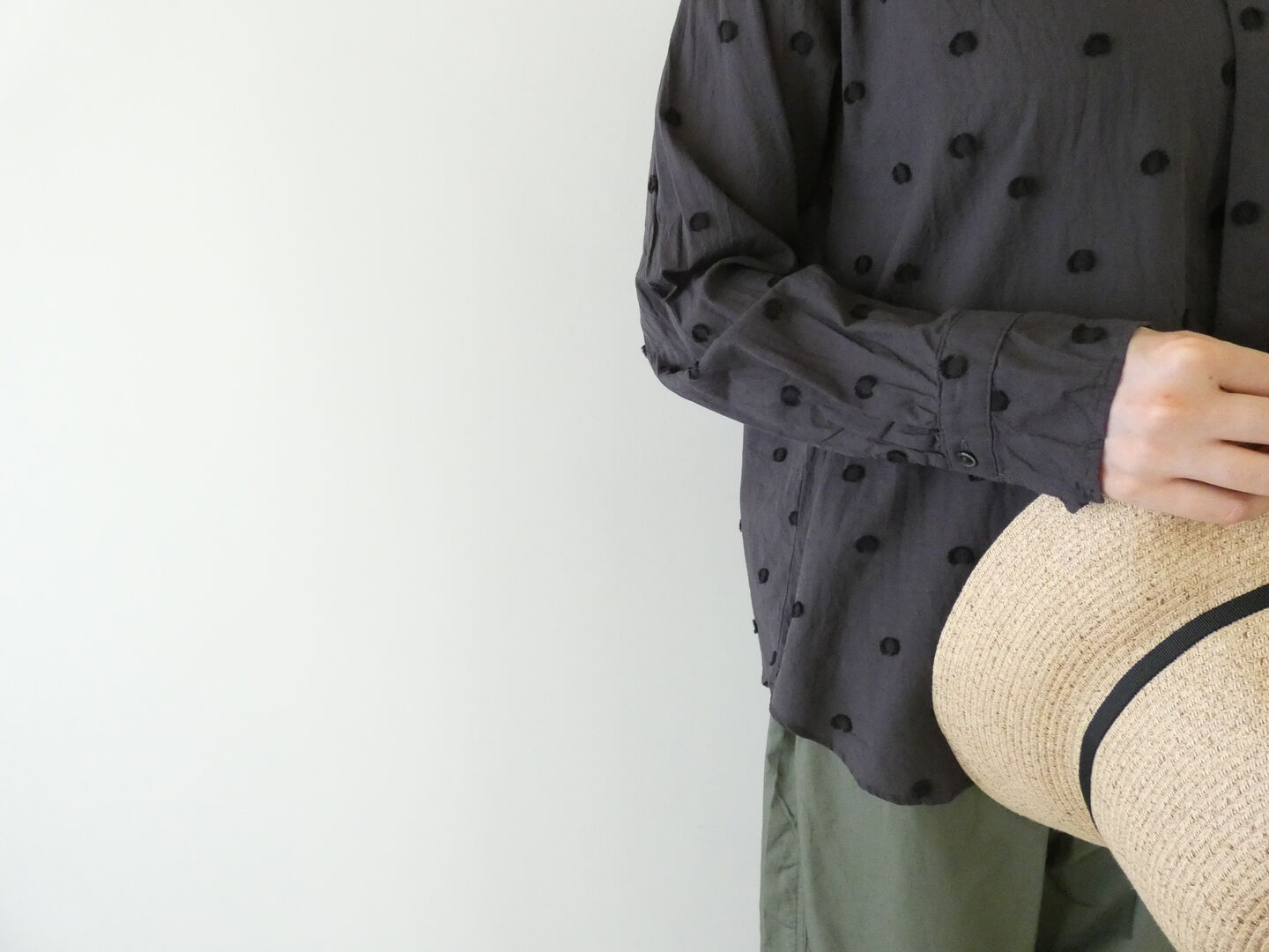 PARADIS(パラディ) ドットカットジャガードタックフリル衿ブラウスの商品画像4
