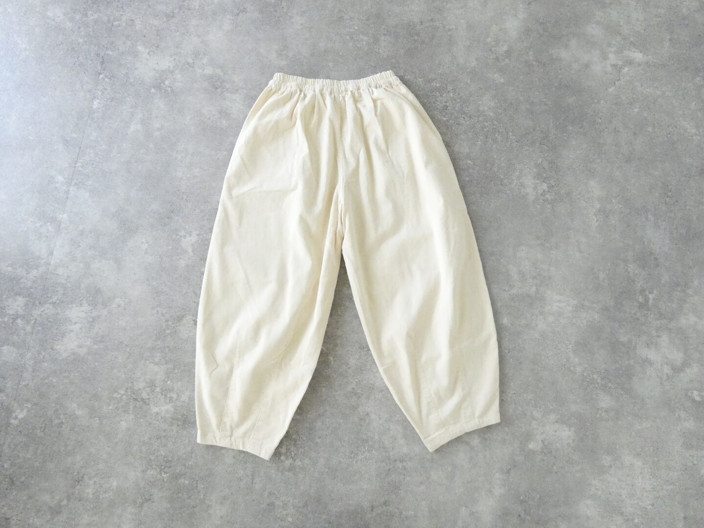 ichi(イチ) 細コールビンテージ加工　裾ダーツパンツの商品画像11