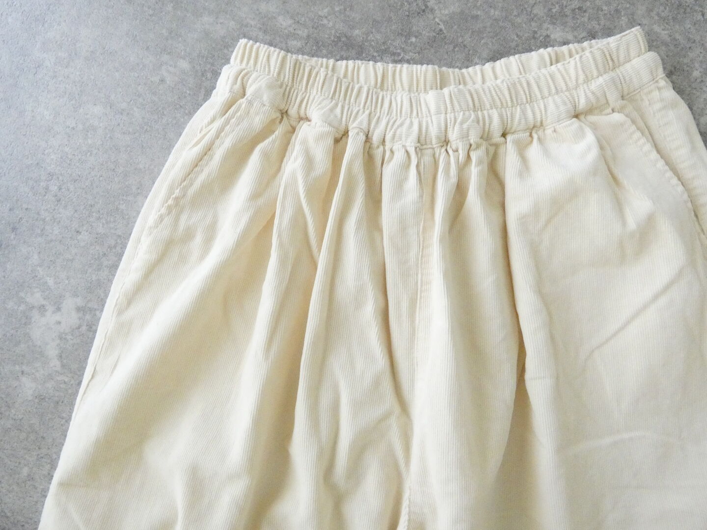 ichi(イチ) 細コールビンテージ加工　裾ダーツパンツの商品画像17