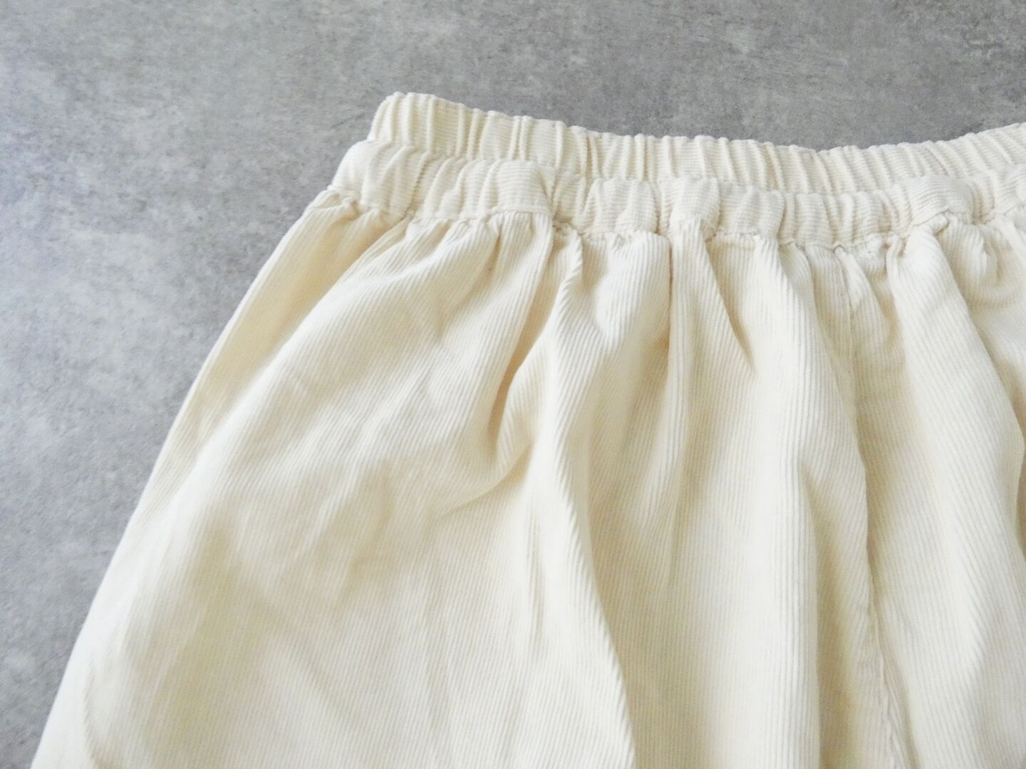 ichi(イチ) 細コールビンテージ加工　裾ダーツパンツの商品画像23
