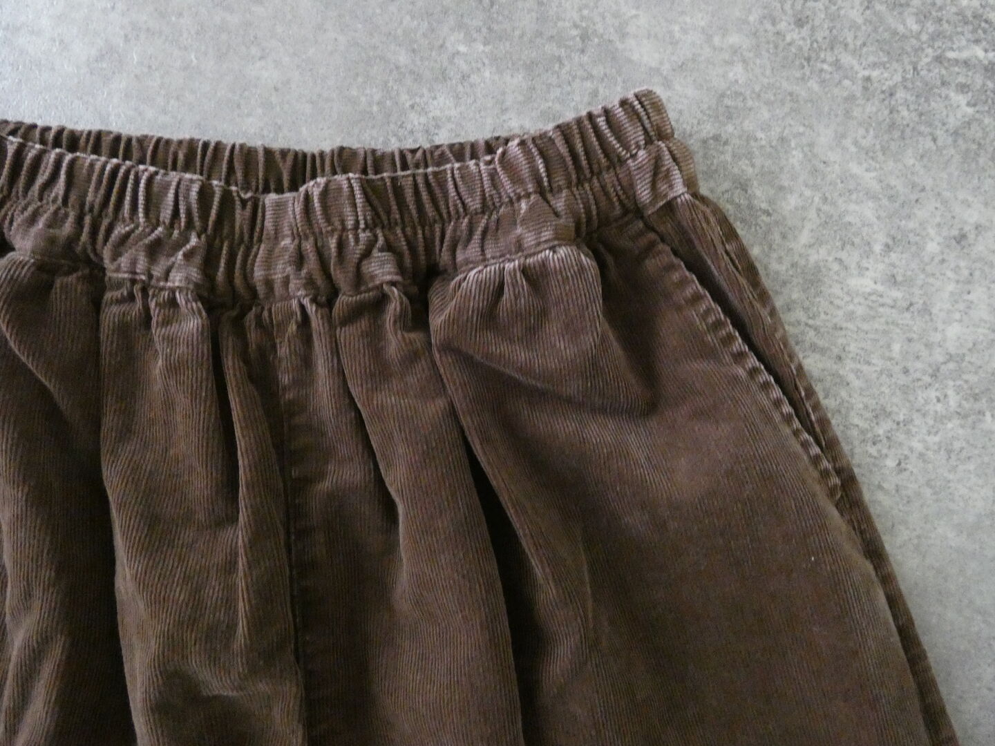 ichi(イチ) 細コールビンテージ加工　裾ダーツパンツの商品画像30