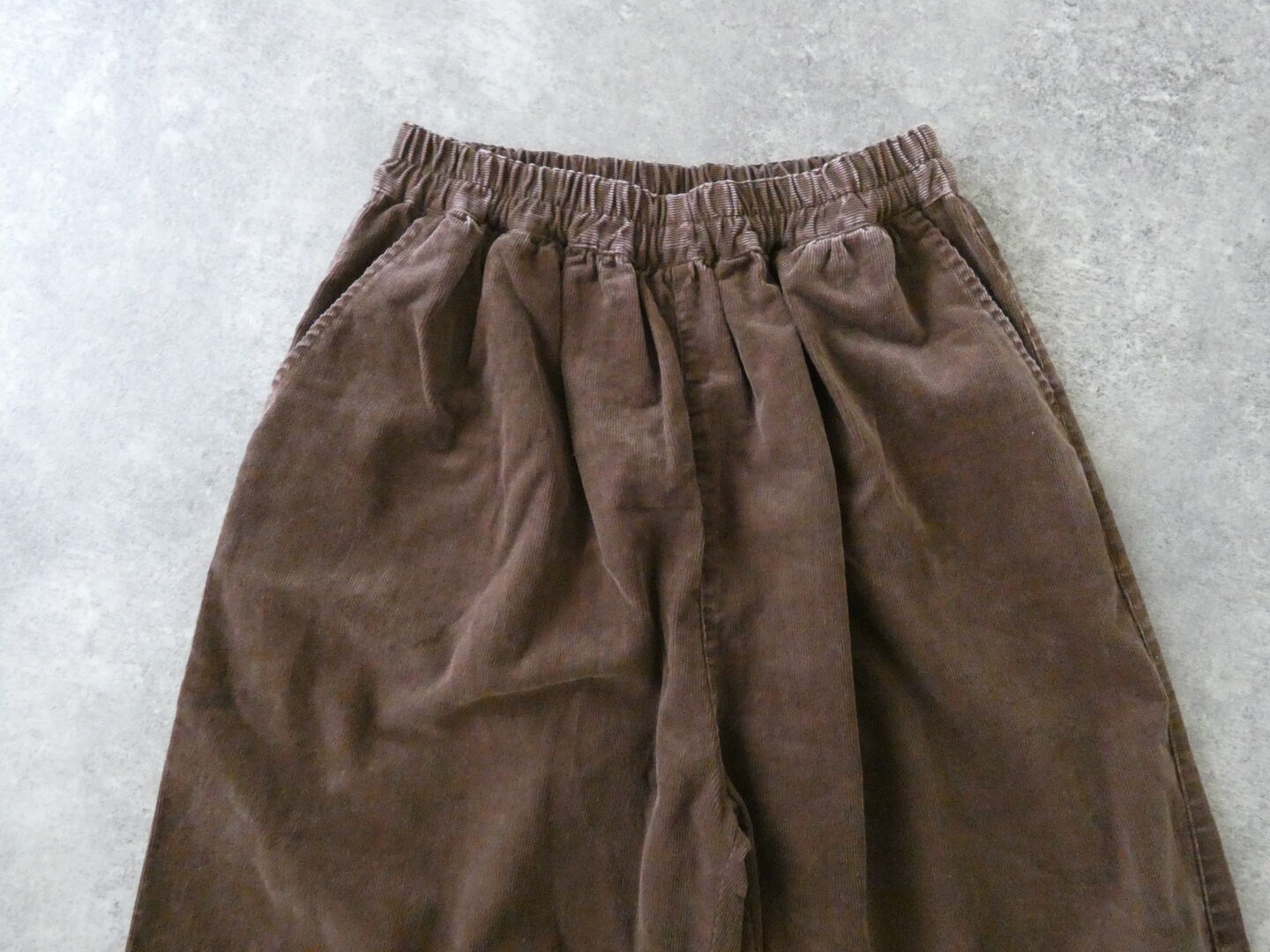ichi(イチ) 細コールビンテージ加工　裾ダーツパンツの商品画像31