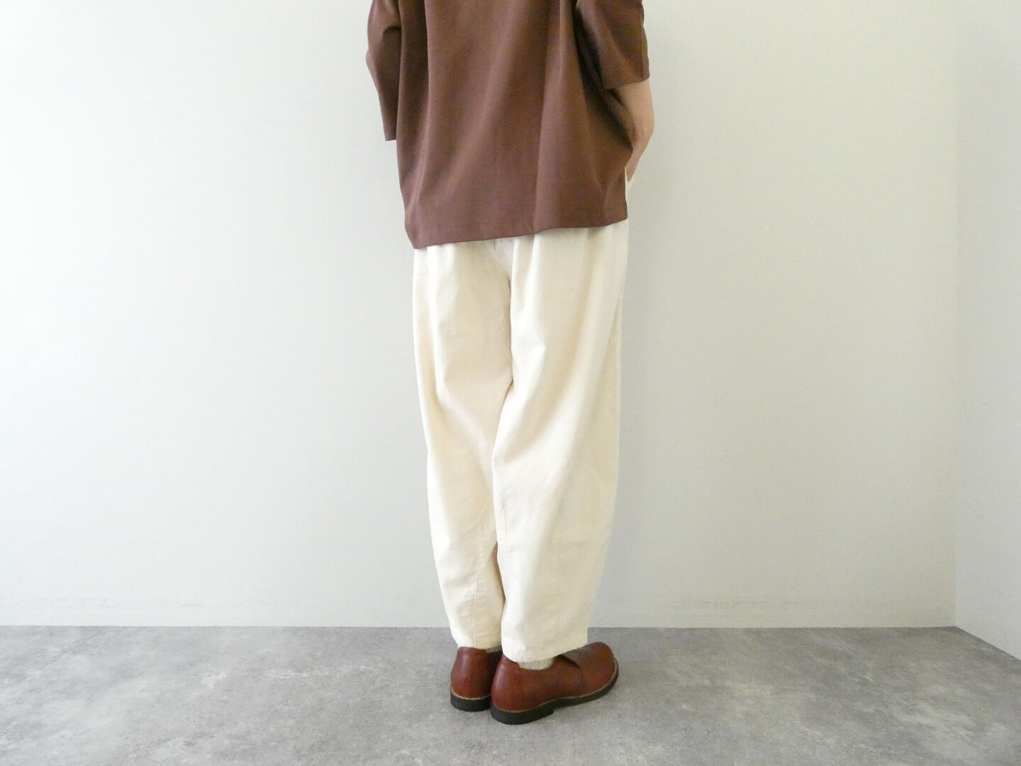 ichi(イチ) 細コールビンテージ加工　裾ダーツパンツの商品画像4