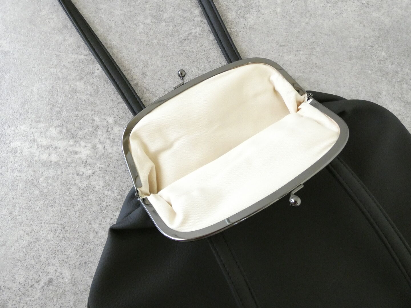 ANVOCOEUR(アンヴォクール) エコレザーがま口バッグ Aszodの商品画像25