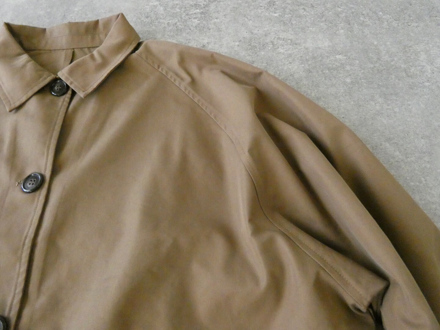 mao made(マオメイド) T/Cライトツイルドルマンステンカラーコートの商品画像23
