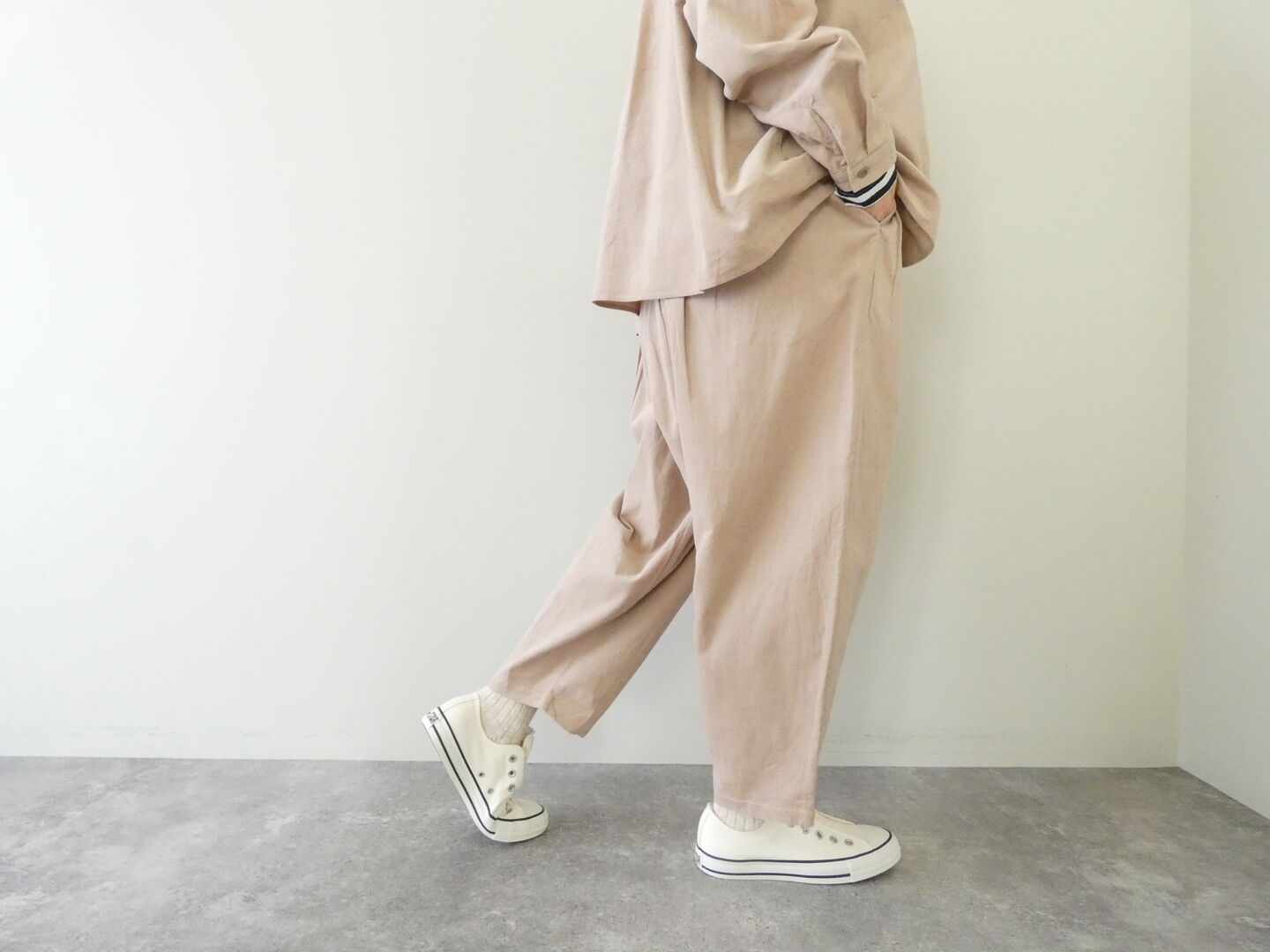 grin(グリン) シャツコール マヨネーズタックパンツの商品画像5