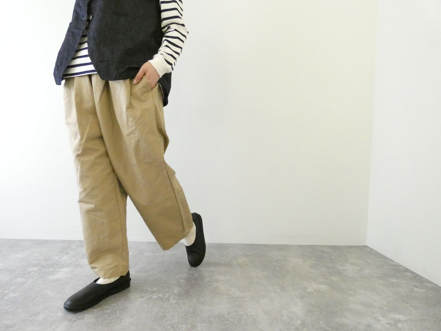 prit(プリット) コットンリネン交織カルゼタックバギーパンツの商品画像1