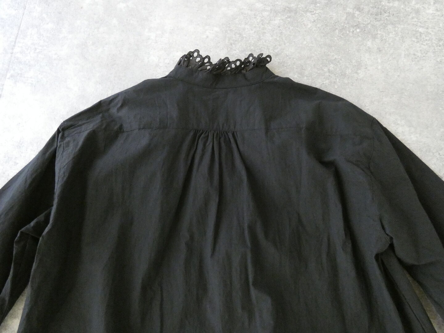 ina(イナ) 高密度タイプライター袖衿レース使いブラウスの商品画像36