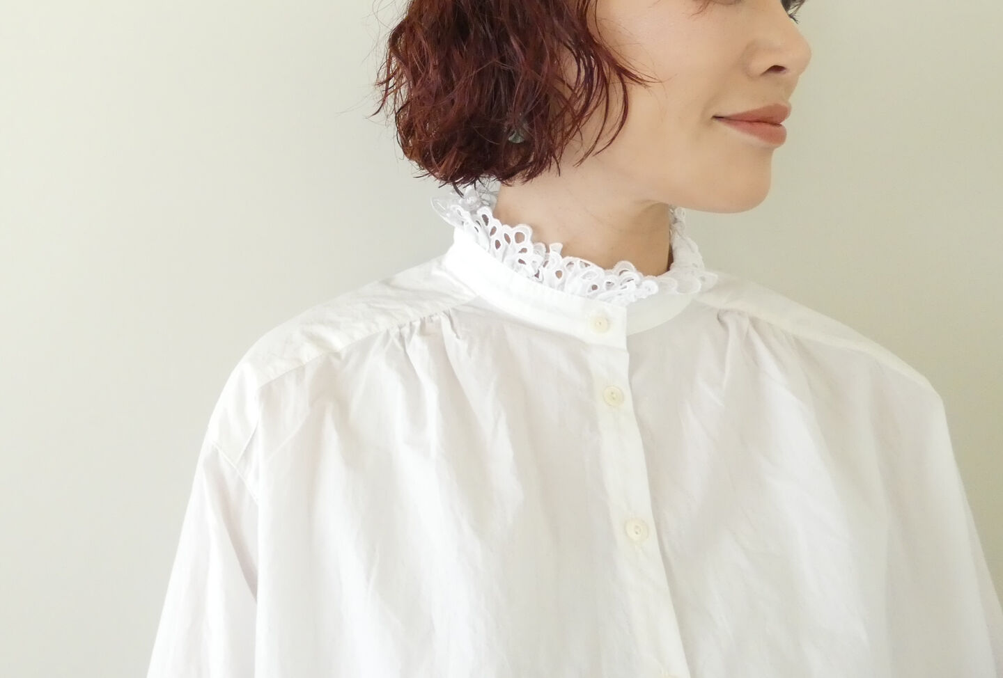 ina(イナ) 高密度タイプライター袖衿レース使いブラウスの商品画像4