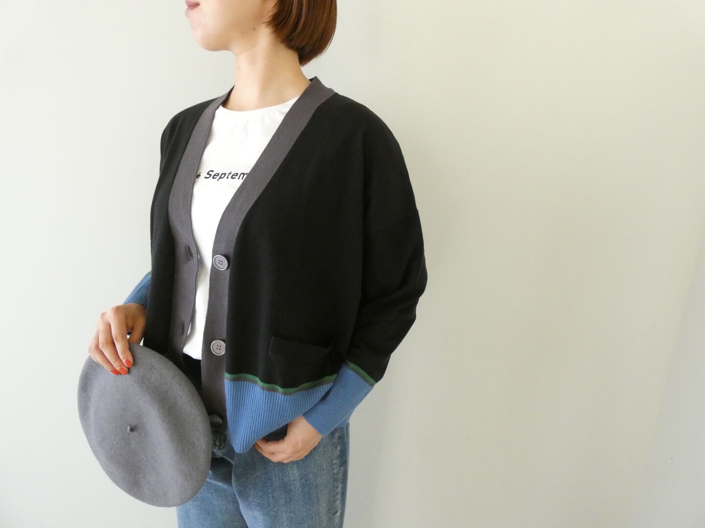 mao made(マオメイド) カバーリングヤーン配色ライン入りワイドVネックカーディガンの商品画像1