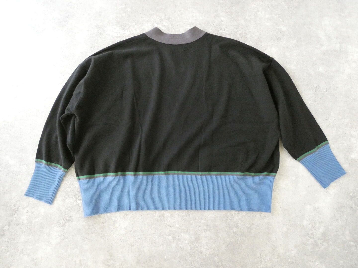 mao made(マオメイド) カバーリングヤーン配色ライン入りワイドVネックカーディガンの商品画像10