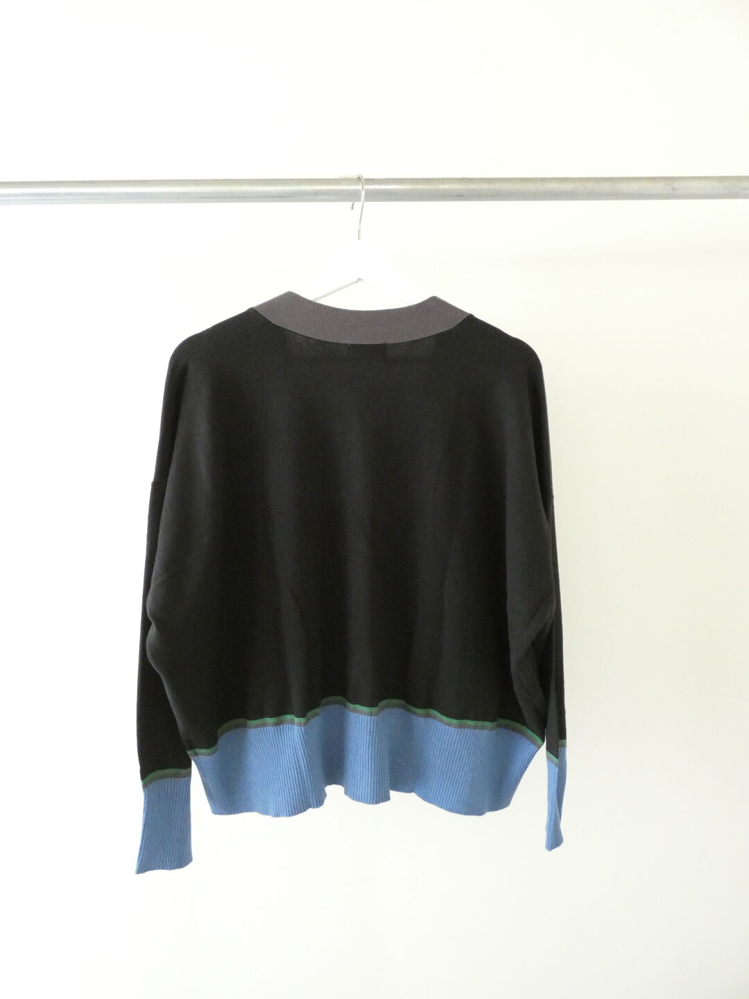 mao made(マオメイド) カバーリングヤーン配色ライン入りワイドVネックカーディガンの商品画像12
