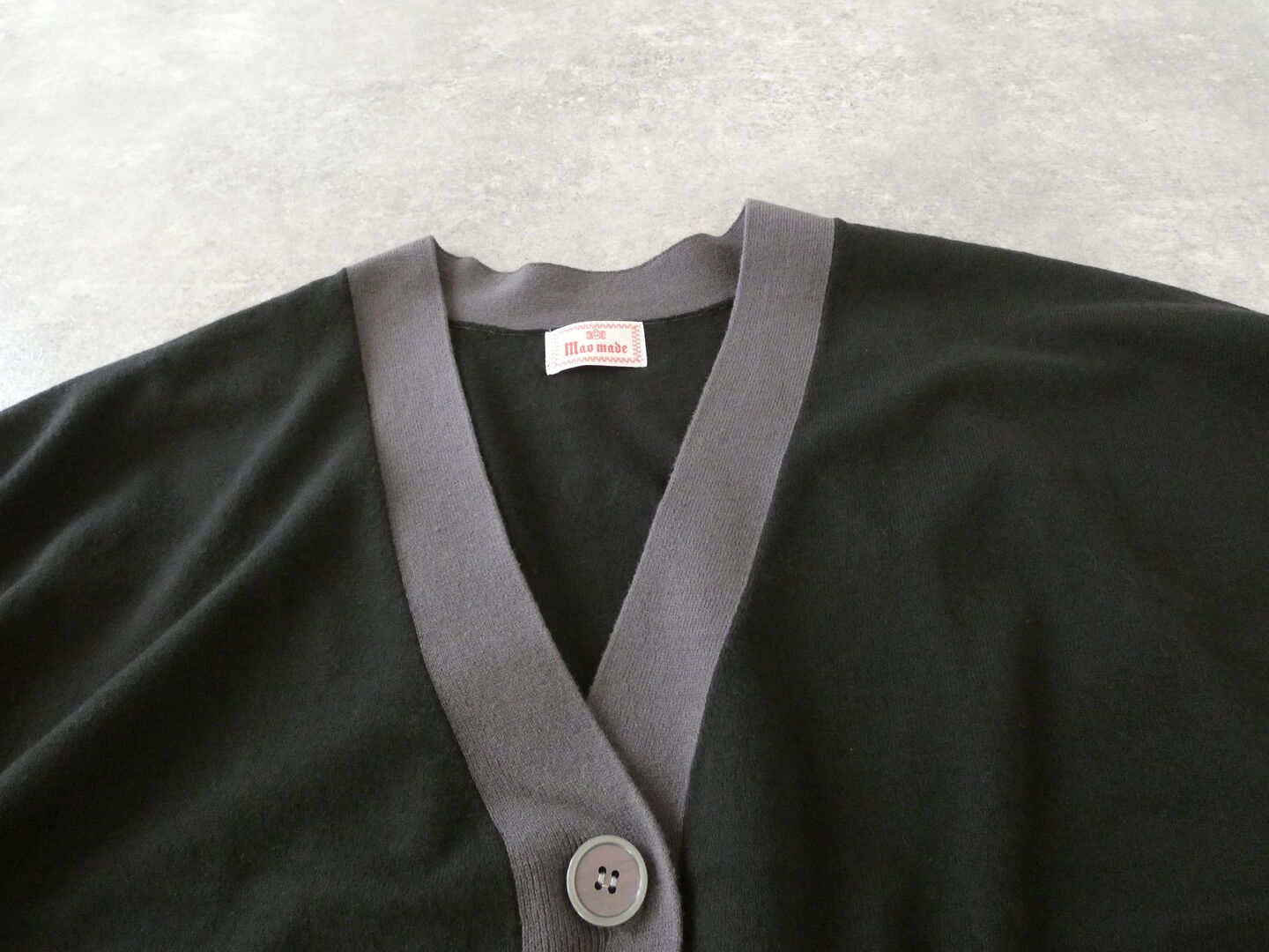 mao made(マオメイド) カバーリングヤーン配色ライン入りワイドVネックカーディガンの商品画像22