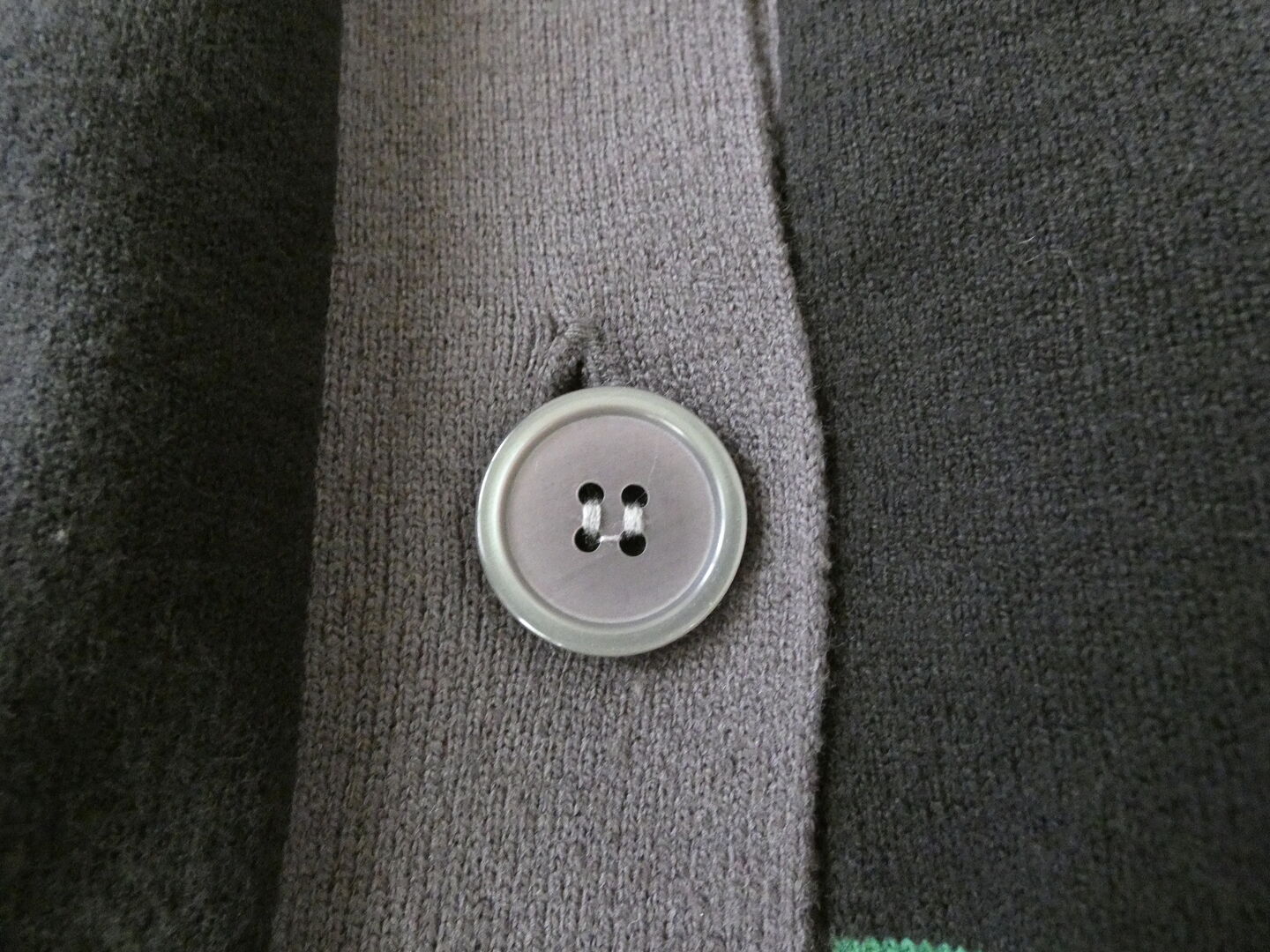 mao made(マオメイド) カバーリングヤーン配色ライン入りワイドVネックカーディガンの商品画像23