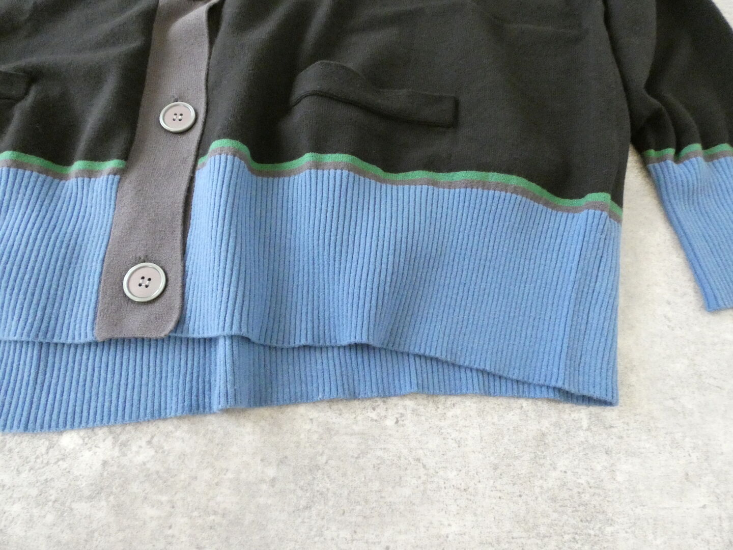 mao made(マオメイド) カバーリングヤーン配色ライン入りワイドVネックカーディガンの商品画像26