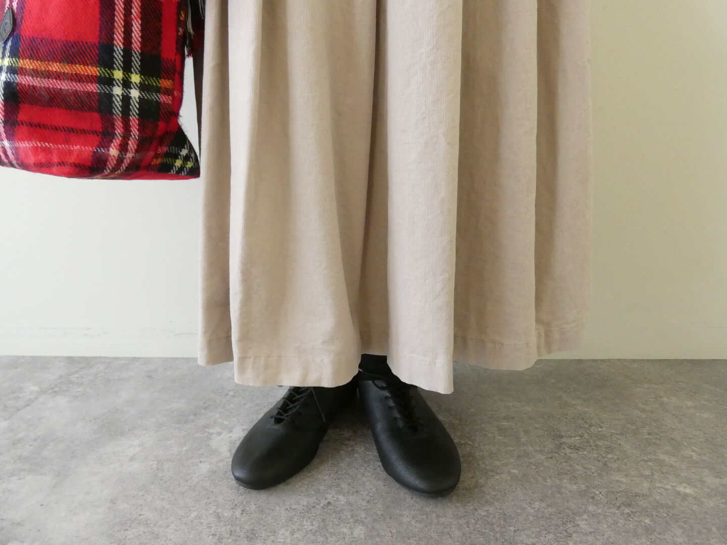 Sarahwear(サラウェア) Fine Corduroy Elastic Tuck Skirtの商品画像5
