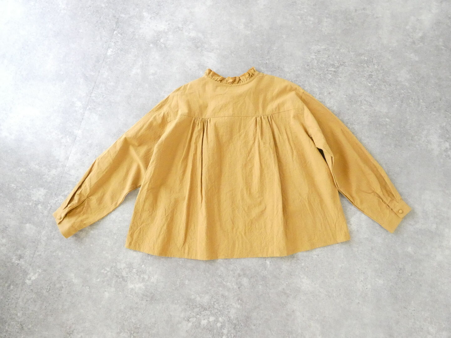ina(イナ) シーチングハンドワッシャー襟紐付きくるみ釦ブラウスの商品画像43