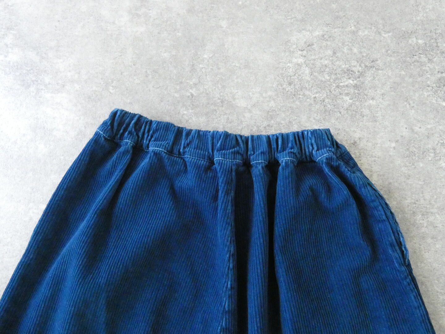 NARU 8Wコーデュロイインディゴエッグパンツの商品画像50