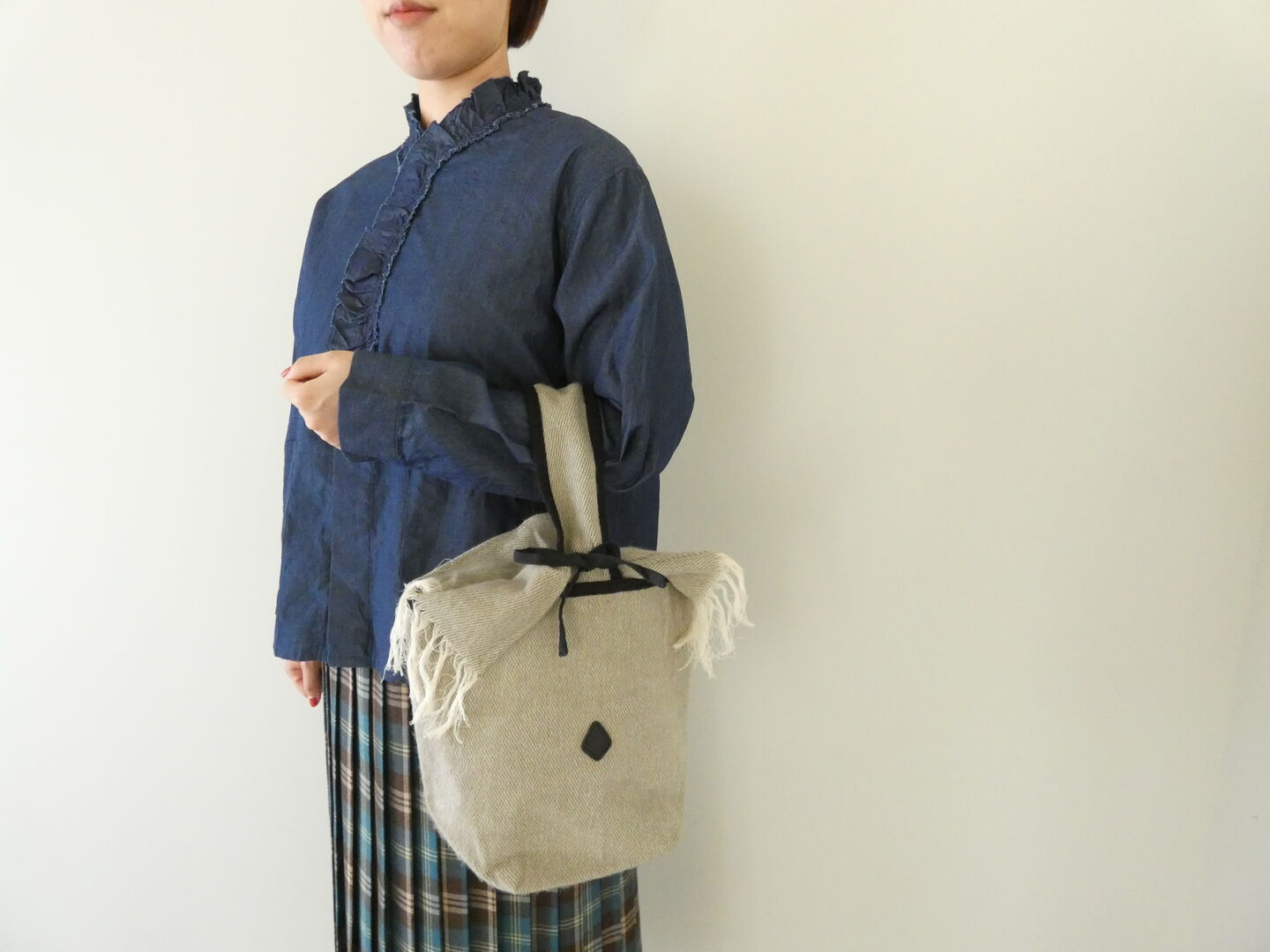 CLEDRAN(クレドラン) MIGNON ONE HAND BAG  NATURALの商品画像1