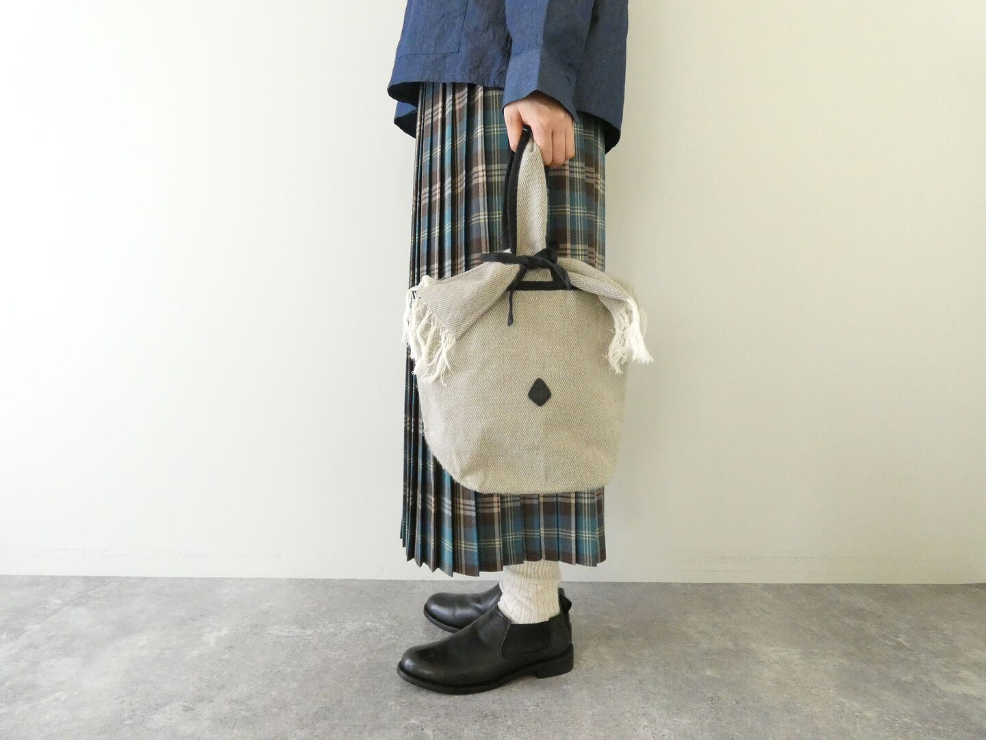 CLEDRAN(クレドラン) MIGNON ONE HAND BAG  NATURALの商品画像3