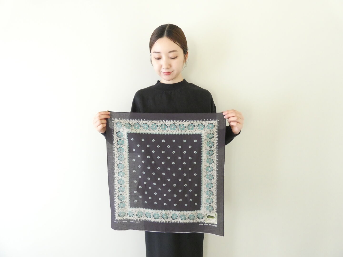 KAPITAL(キャピタル) fastcolor セルビッチバンダナ(ガーランドカリコ)20×20の商品画像1