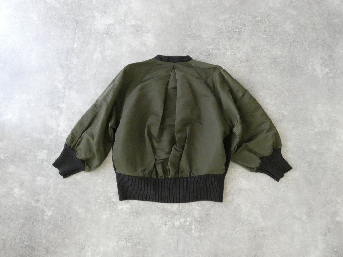 mao made(マオメイド) ざっくりヤーン×タフタ異素材ドッキングボリュームスリーブジャケットの商品画像10