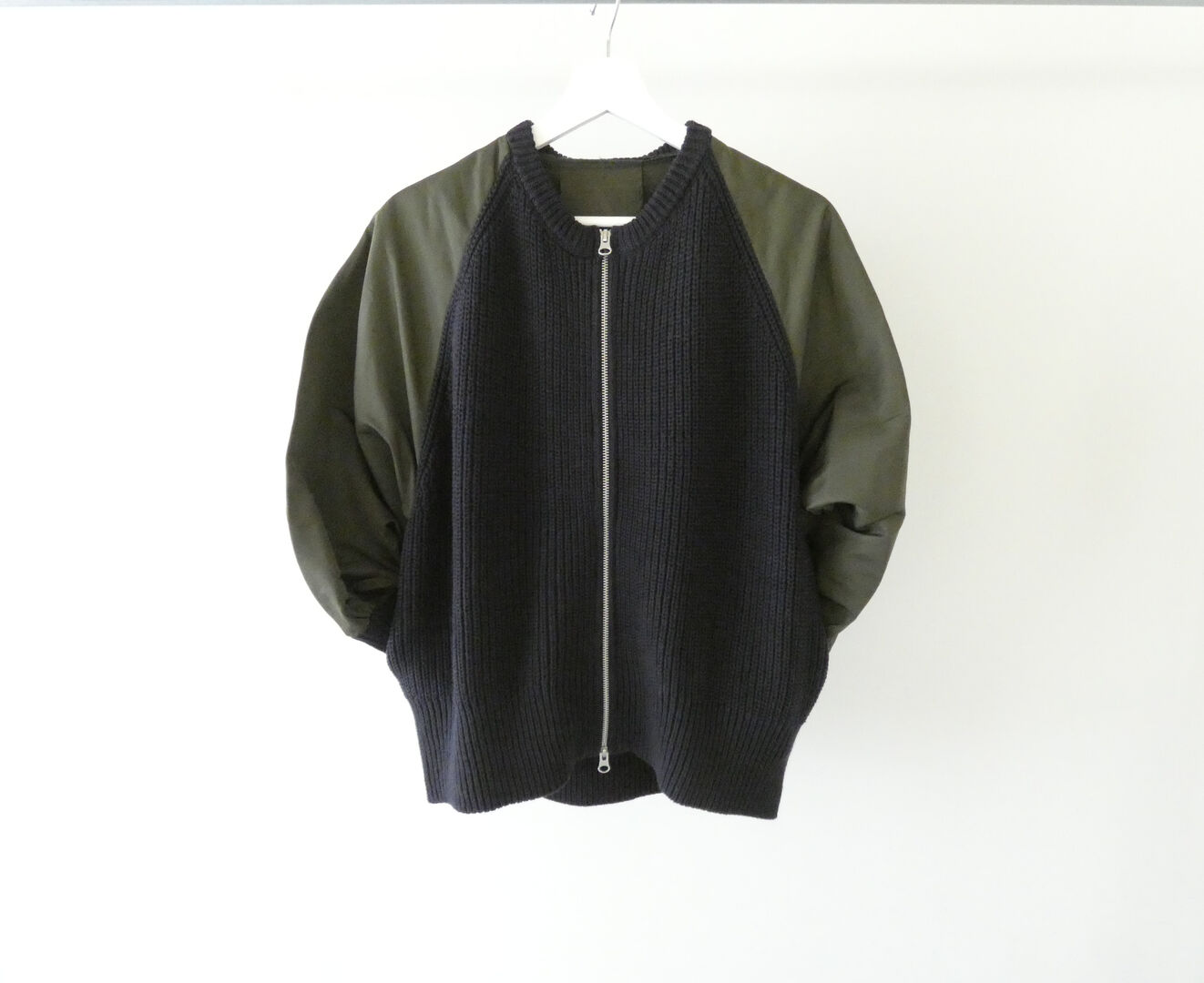 mao made(マオメイド) ざっくりヤーン×タフタ異素材ドッキングボリュームスリーブジャケットの商品画像12
