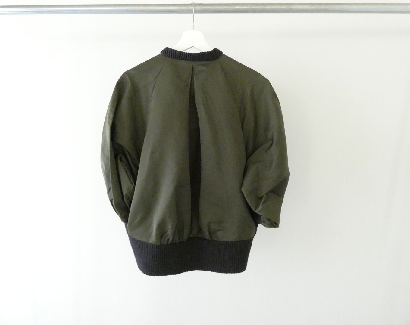 mao made(マオメイド) ざっくりヤーン×タフタ異素材ドッキングボリュームスリーブジャケットの商品画像13