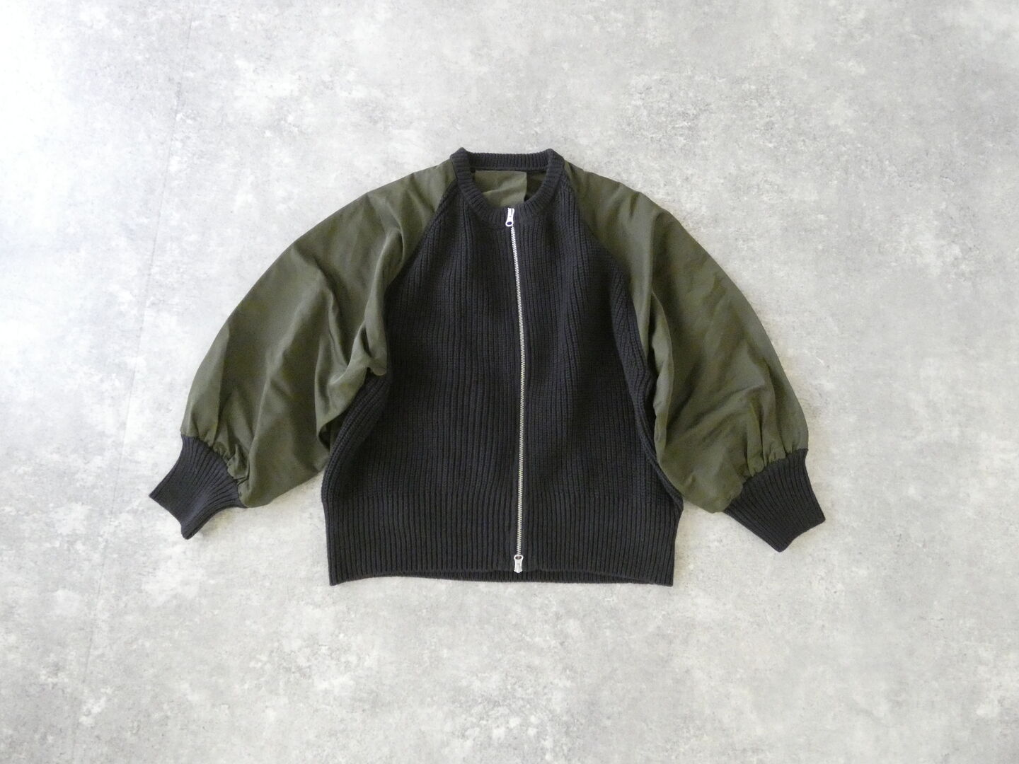 mao made(マオメイド) ざっくりヤーン×タフタ異素材ドッキングボリュームスリーブジャケットの商品画像3