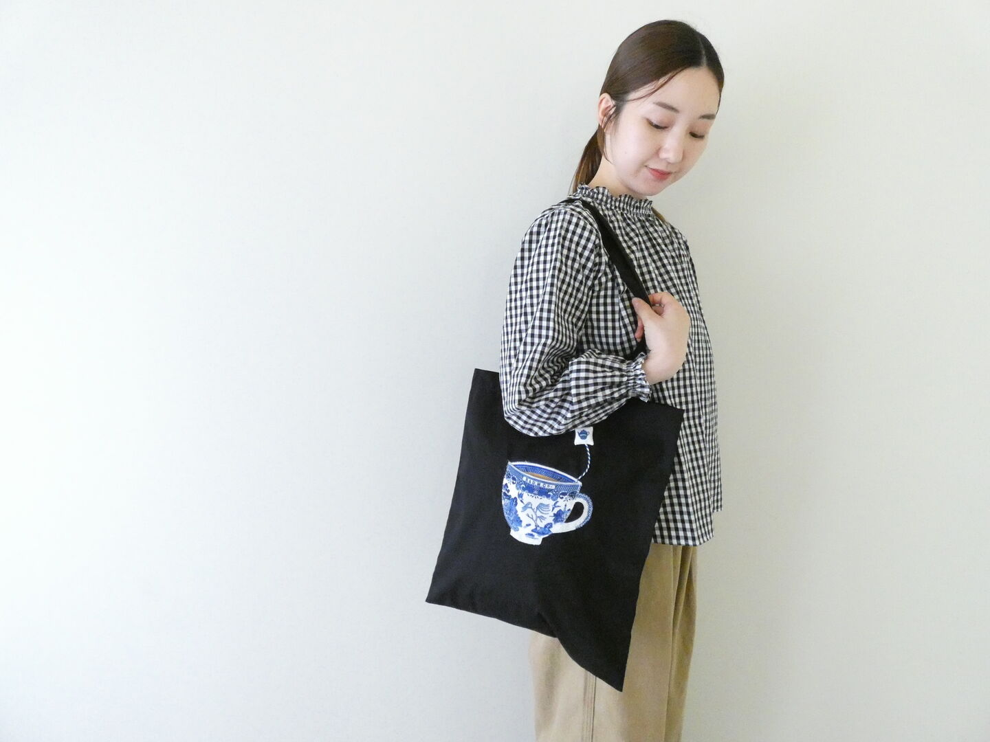 R&D.M.Co-(オールドマンズテーラー) BLUE WILLOW MILK TEA TOTE BAGの商品画像1