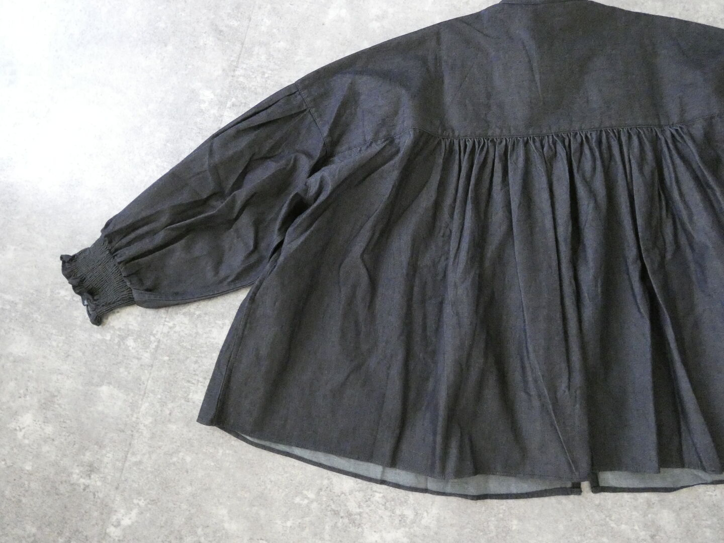 UNIVERSAL TISSU(ユニヴァーサル ティシュ) 5.4ozデニムシャーリングブラウスの商品画像28