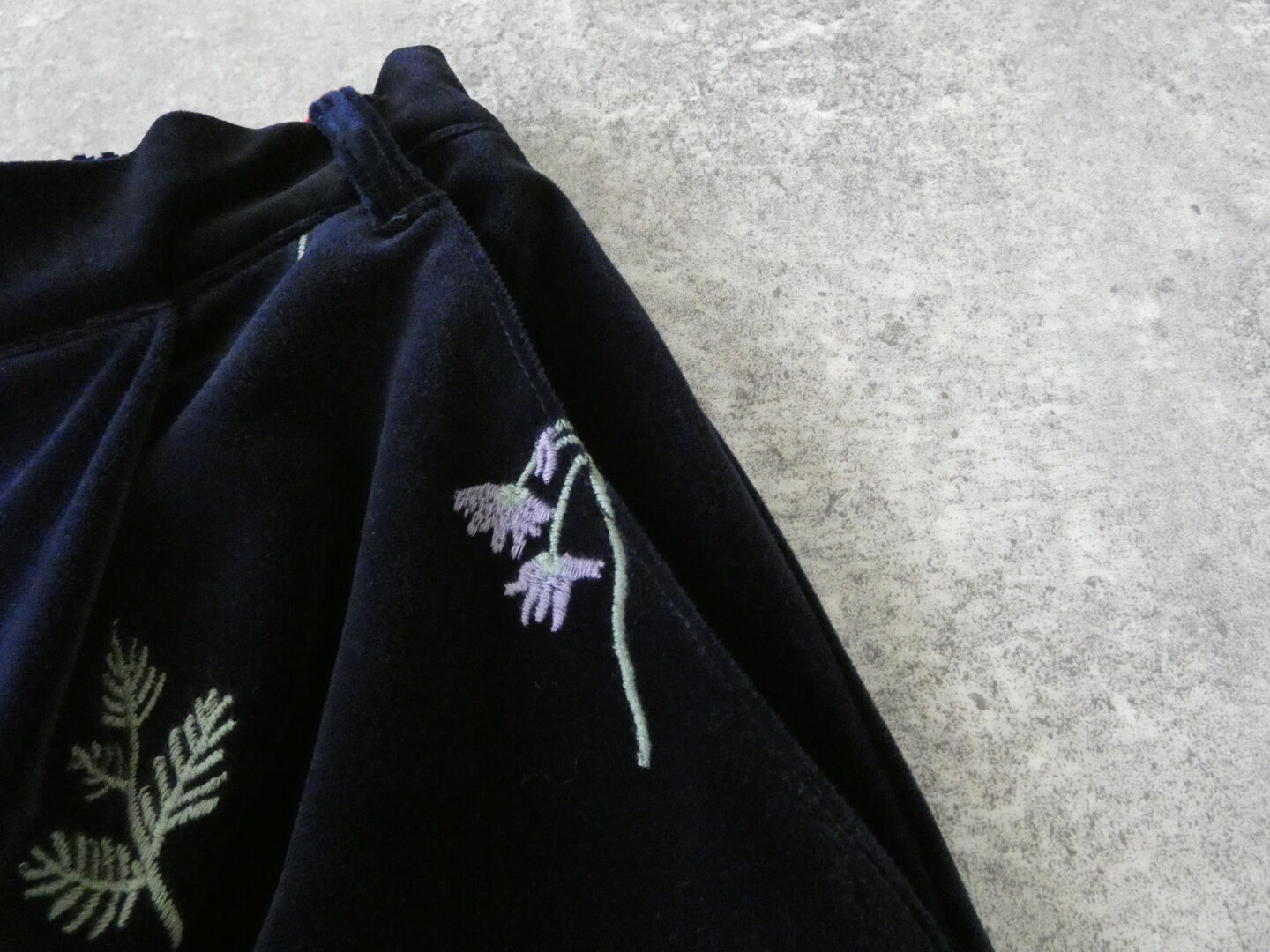 l’atelier du savon(アトリエドゥサボン) 秋の草花ベロア刺繍パンツの商品画像23