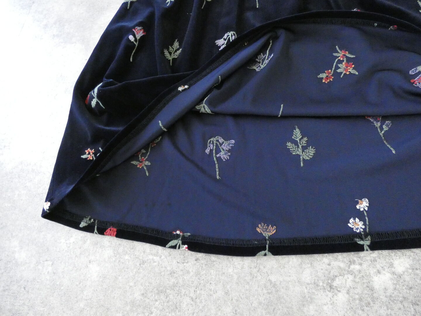 l’atelier du savon(アトリエドゥサボン) 秋の草花ベロア刺繍スカートの商品画像28
