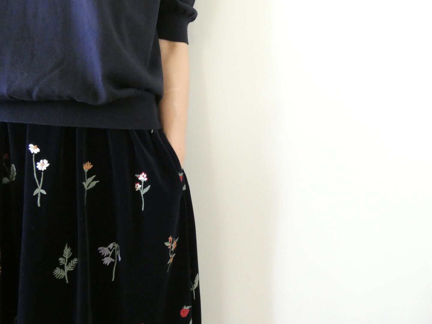 l’atelier du savon(アトリエドゥサボン) 秋の草花ベロア刺繍スカートの商品画像3