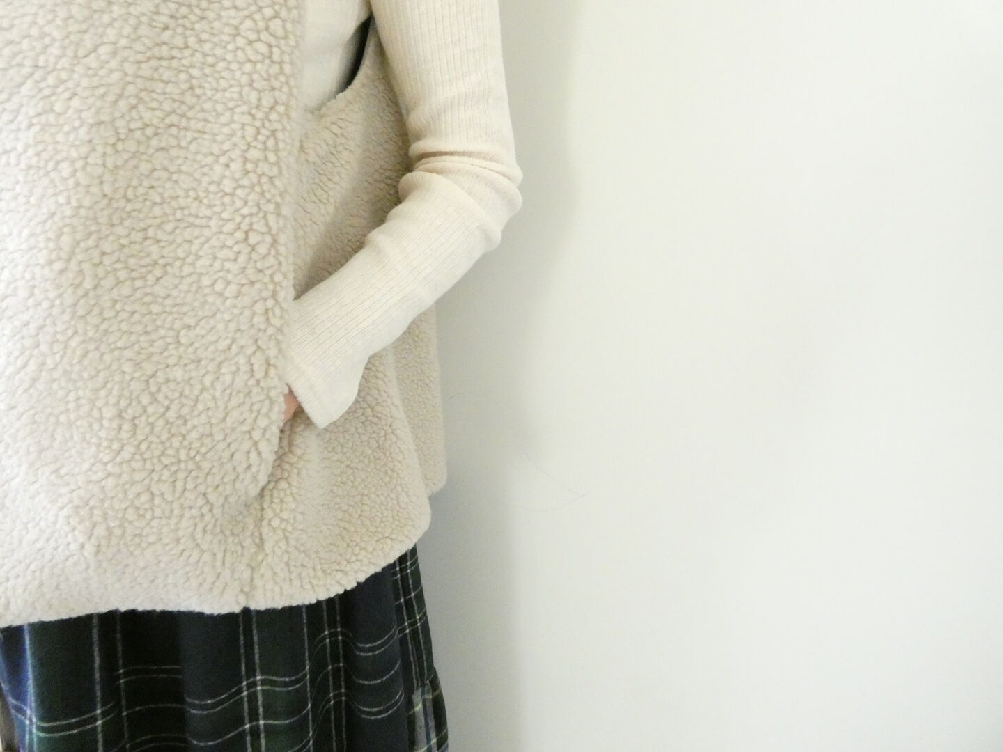 grin(グリン) レーヨンナイロン×ボアリバーシブルベストの商品画像5