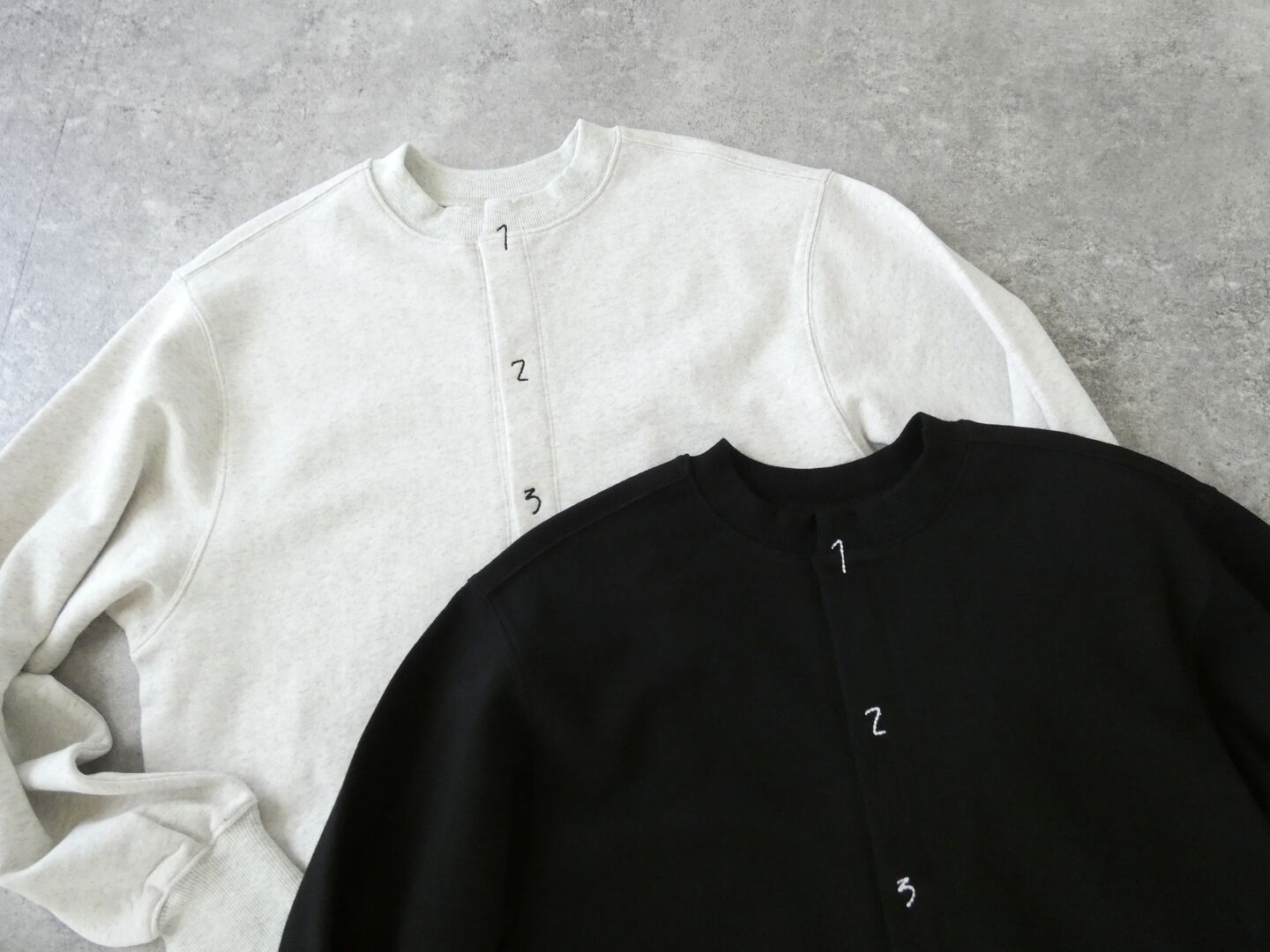 I am I in fact...(アイアムアイ インファクト) SUSIE SWEAT　数字スウェットの商品画像13