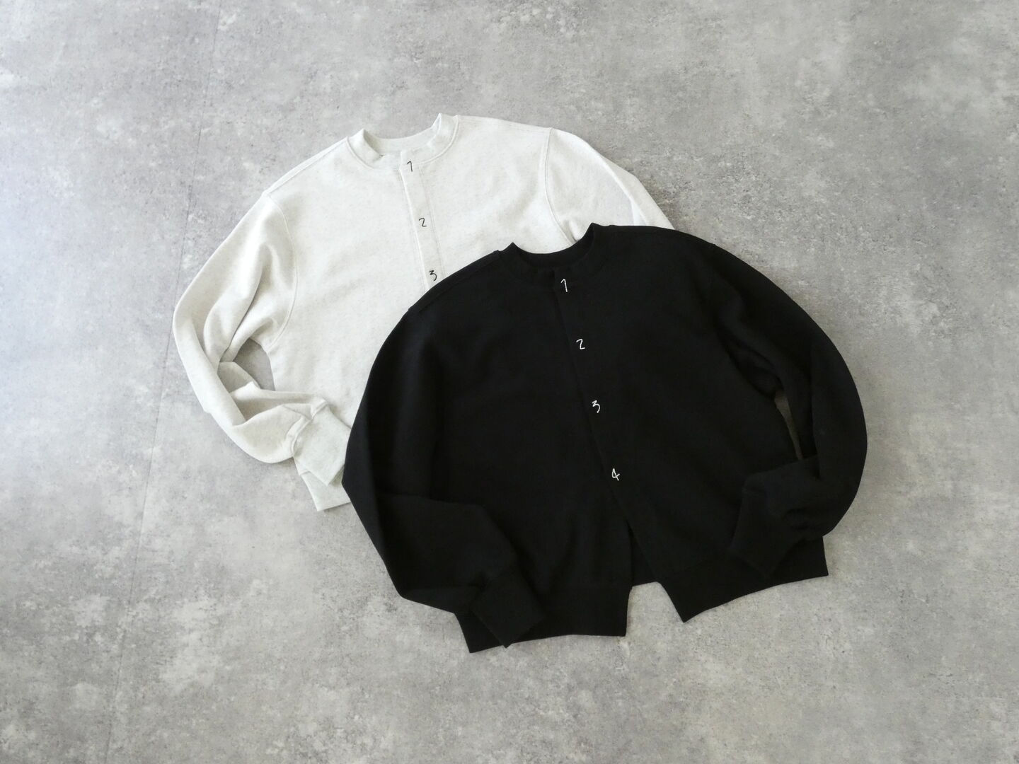I am I in fact...(アイアムアイ インファクト) SUSIE SWEAT　数字スウェットの商品画像3