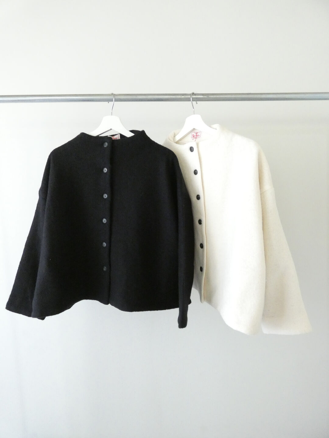 mao made(マオメイド) 中綿キルト布帛×ドッキング　モックネックワイドジャケットの商品画像11