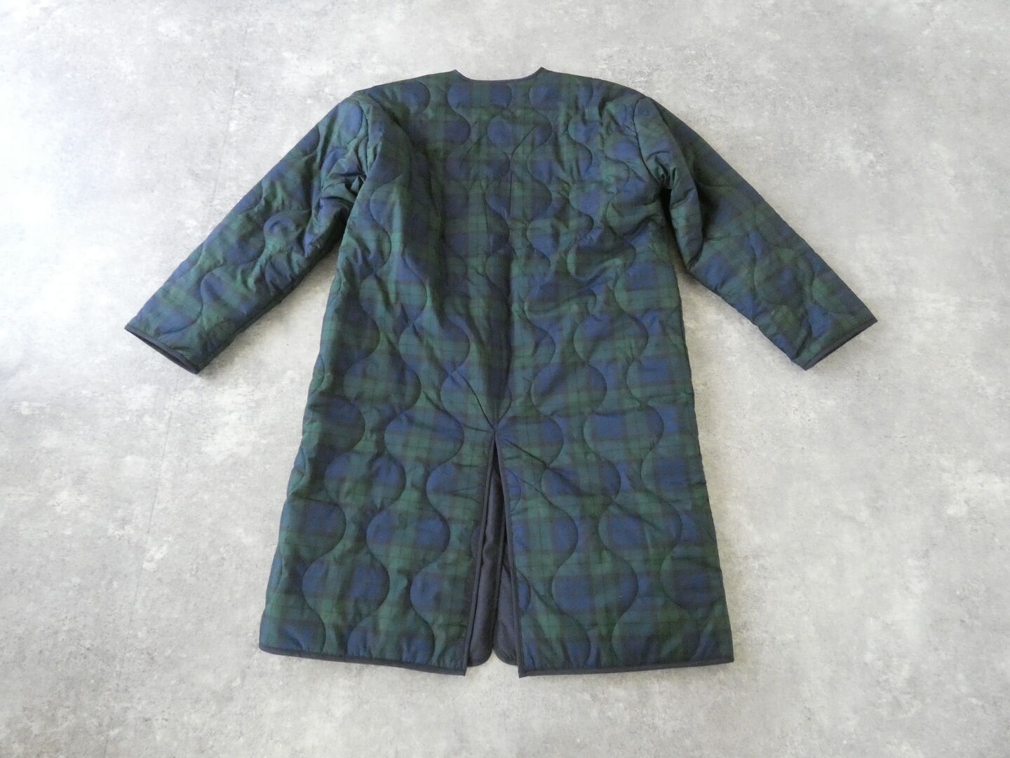 mao made(マオメイド) インクジェットプリント柄柄キルトリバーシブル　軽くてあったかリバーシブルロングコートの商品画像13