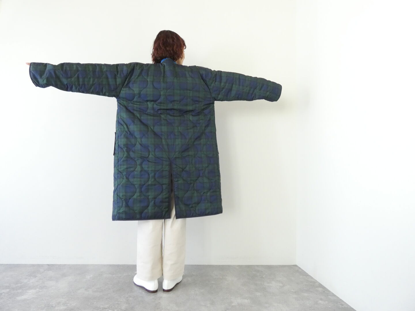 mao made(マオメイド) インクジェットプリント柄柄キルトリバーシブル　軽くてあったかリバーシブルロングコートの商品画像2