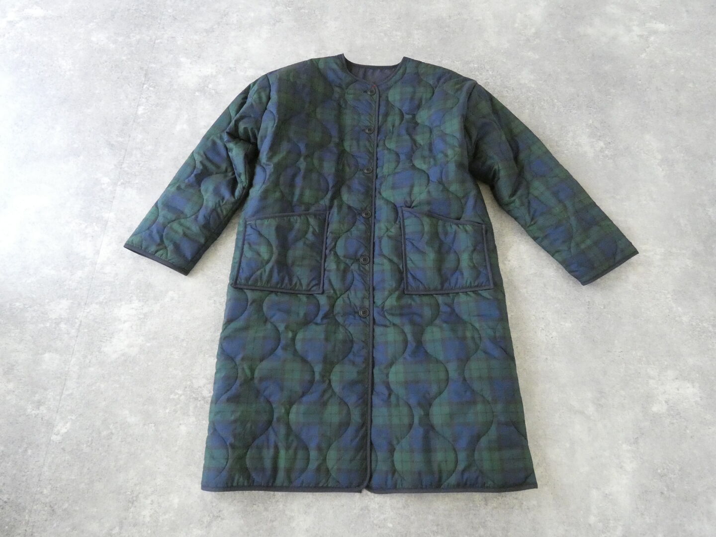 mao made(マオメイド) インクジェットプリント柄柄キルトリバーシブル　軽くてあったかリバーシブルロングコートの商品画像3