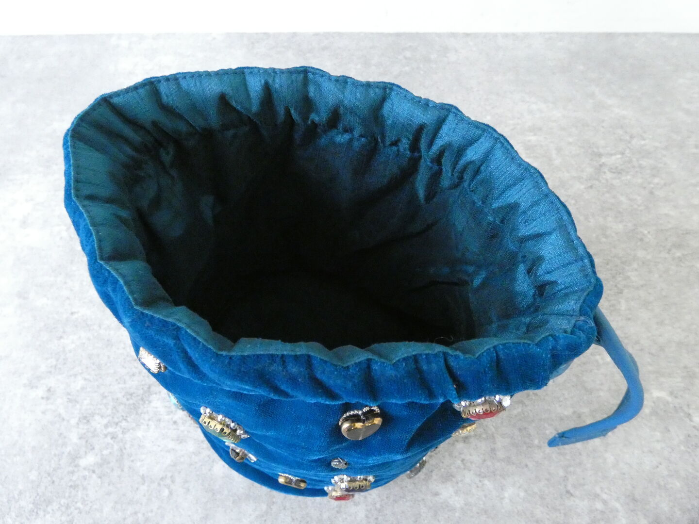 beej(ビージ) クラシック別珍宝石BAGの商品画像7