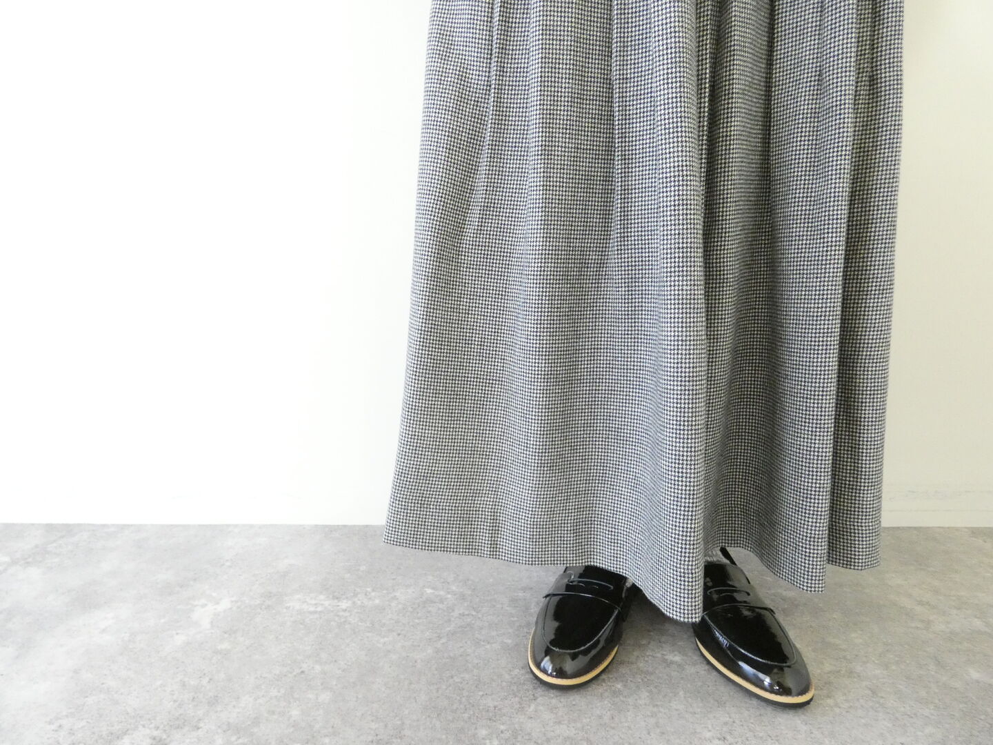 Hands of creation(ハンズオブクリエイション) classical wool strechイージーWタックスカートの商品画像5