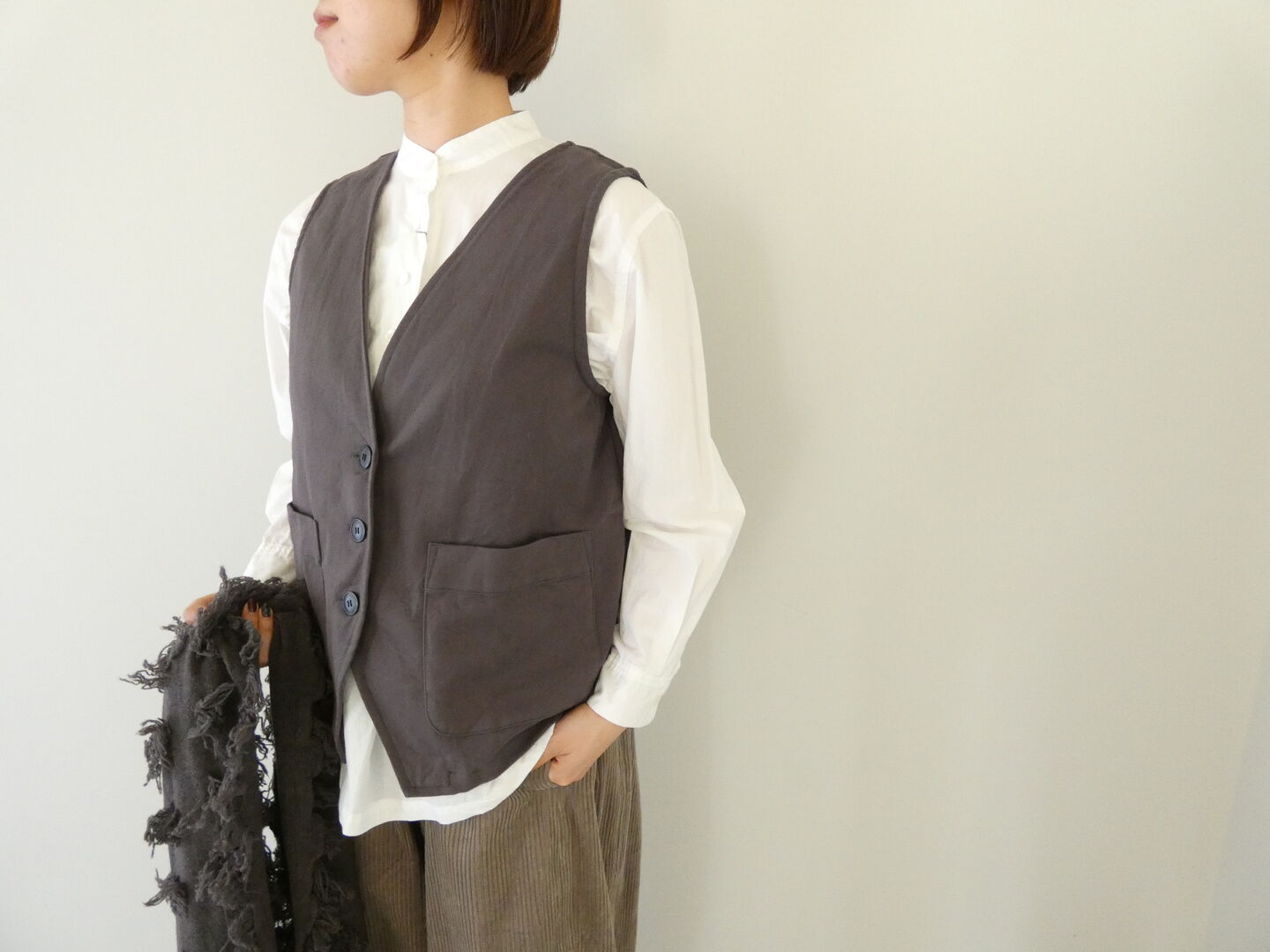 ina(イナ) クラシックドリル両面起毛カモッシオV開きベストの商品画像1