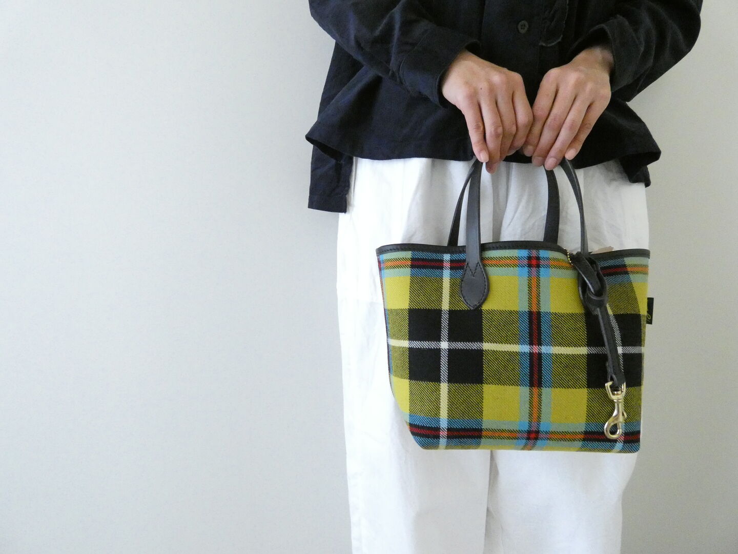 Brady(ブレディ) CONDER MINI コンダーミニ LOCHCARRON WOOL CHECKのミニトートバッグの商品画像4