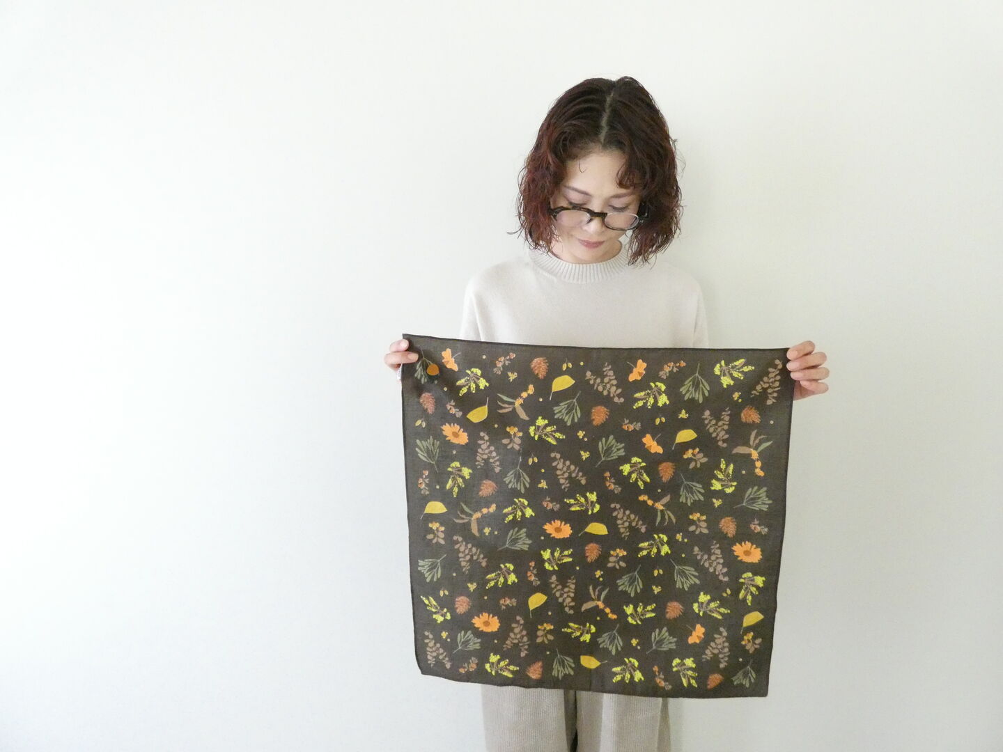 shs 秋の恵みを詰め込んだ刺繍ハンカチの商品画像2