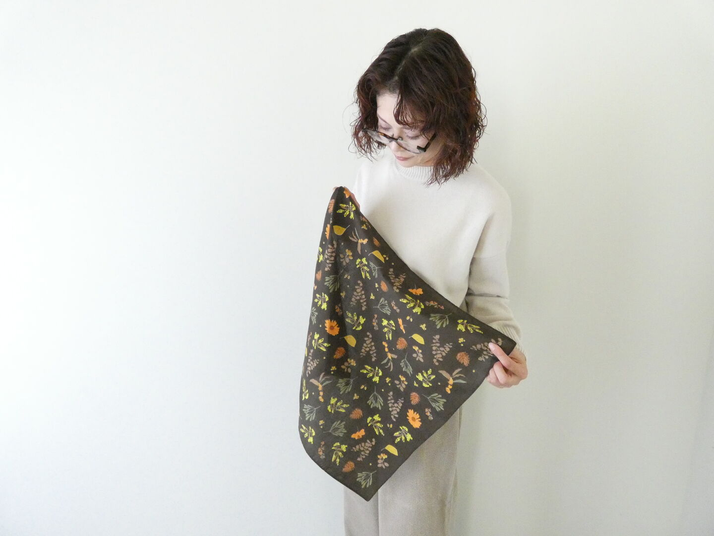 shs 秋の恵みを詰め込んだ刺繍ハンカチの商品画像4