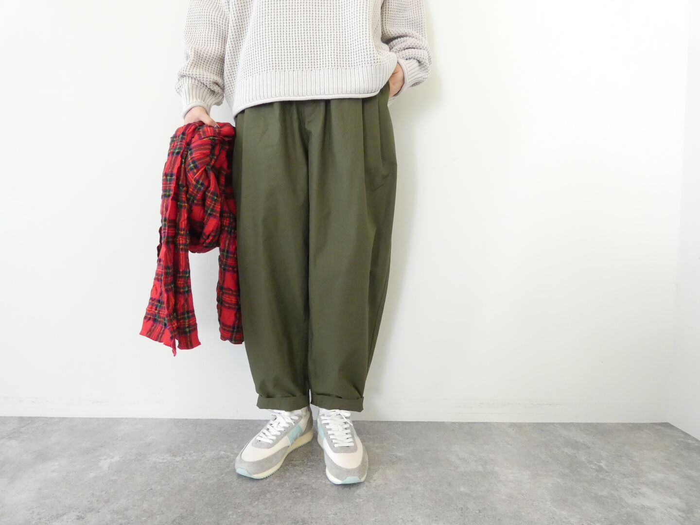 NATURAL LAUNDRY(ナチュラルランドリー) バックツイルテーパードパンツの商品画像1