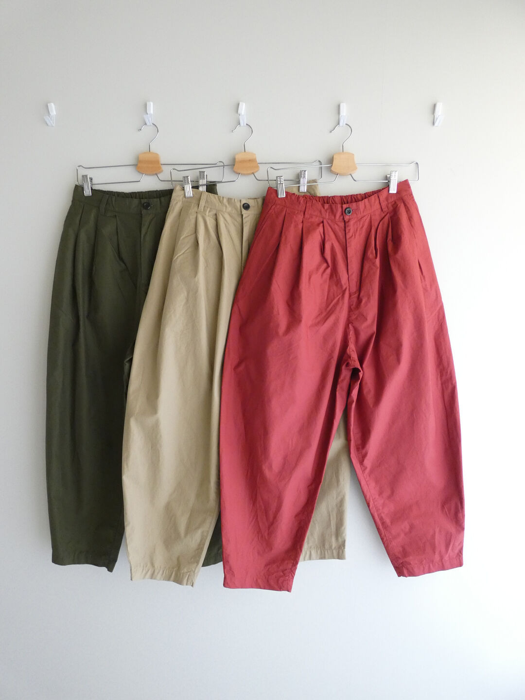NATURAL LAUNDRY(ナチュラルランドリー) バックツイルテーパードパンツの商品画像3