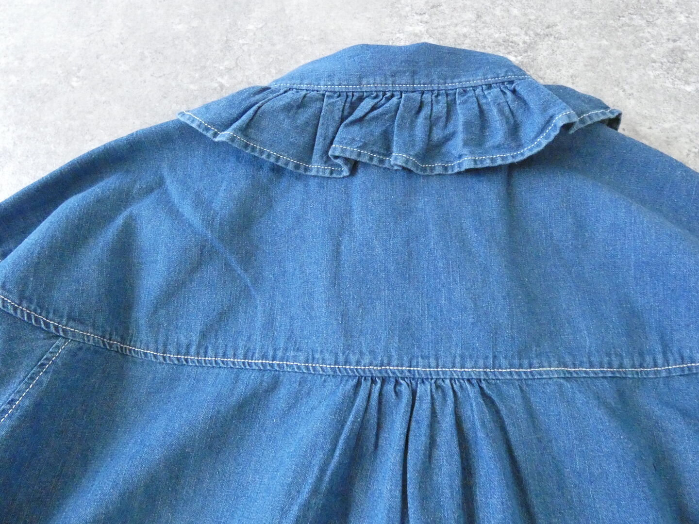 ESTROISLOSE(エストゥロワルーズ) 6oz綿麻デニム衿フリルブラウスの商品画像27